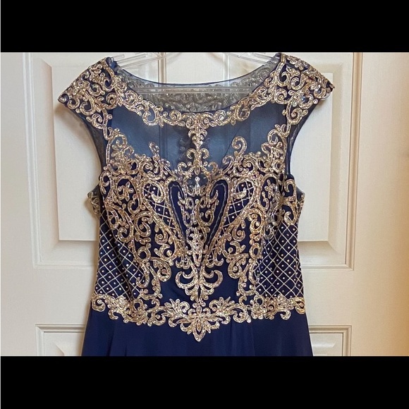 Plus size petite formal/Prom dress. - Picture 2 of 4